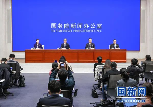 <strong>國家發(fā)改委：加快交通、水利、能源等重大基礎(chǔ)設(shè)施建設(shè)</strong>